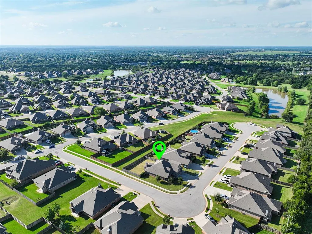 Photo 5 — 4909 Mahogany Drive, Edmond, OK 73025