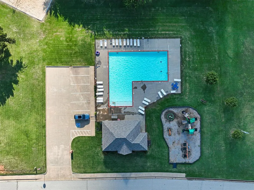 Photo 7 — 4909 Mahogany Drive, Edmond, OK 73025