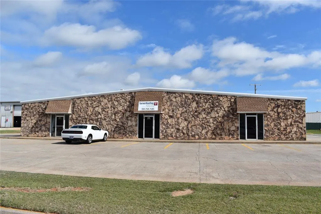 Photo 2 — 841 Industrial Drive, Yukon, OK 73099