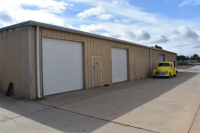 Photo 5 — 841 Industrial Drive, Yukon, OK 73099