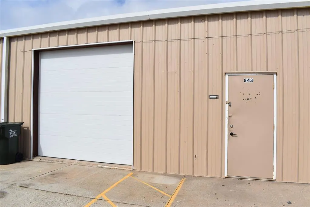 Photo 8 — 841 Industrial Drive, Yukon, OK 73099
