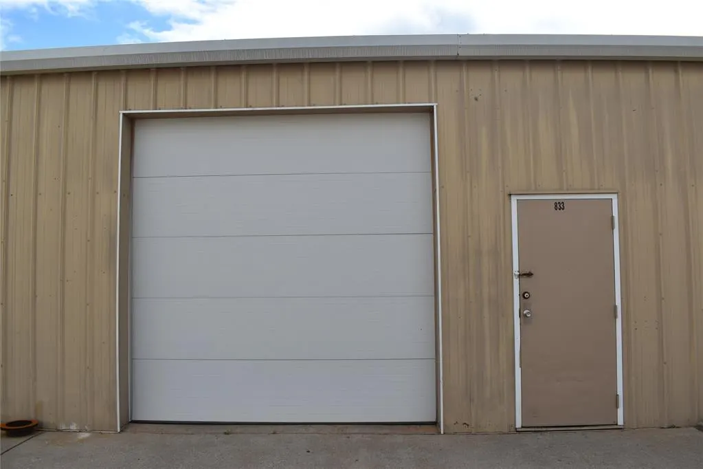 Photo 9 — 841 Industrial Drive, Yukon, OK 73099