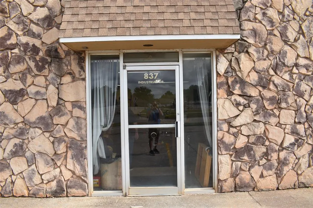 Photo 10 — 841 Industrial Drive, Yukon, OK 73099