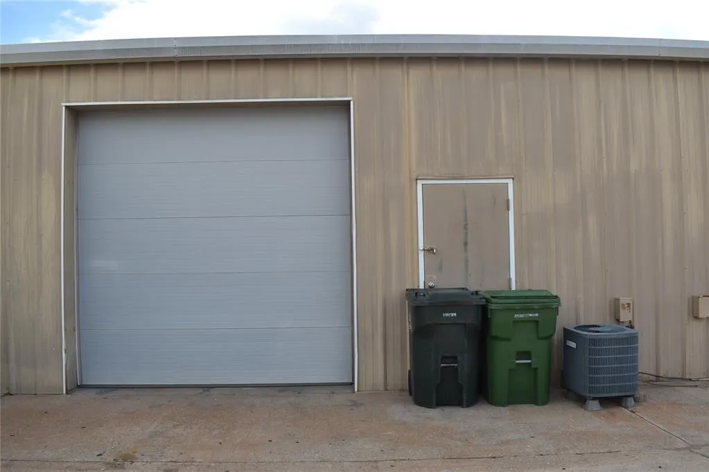 Photo 12 — 841 Industrial Drive, Yukon, OK 73099