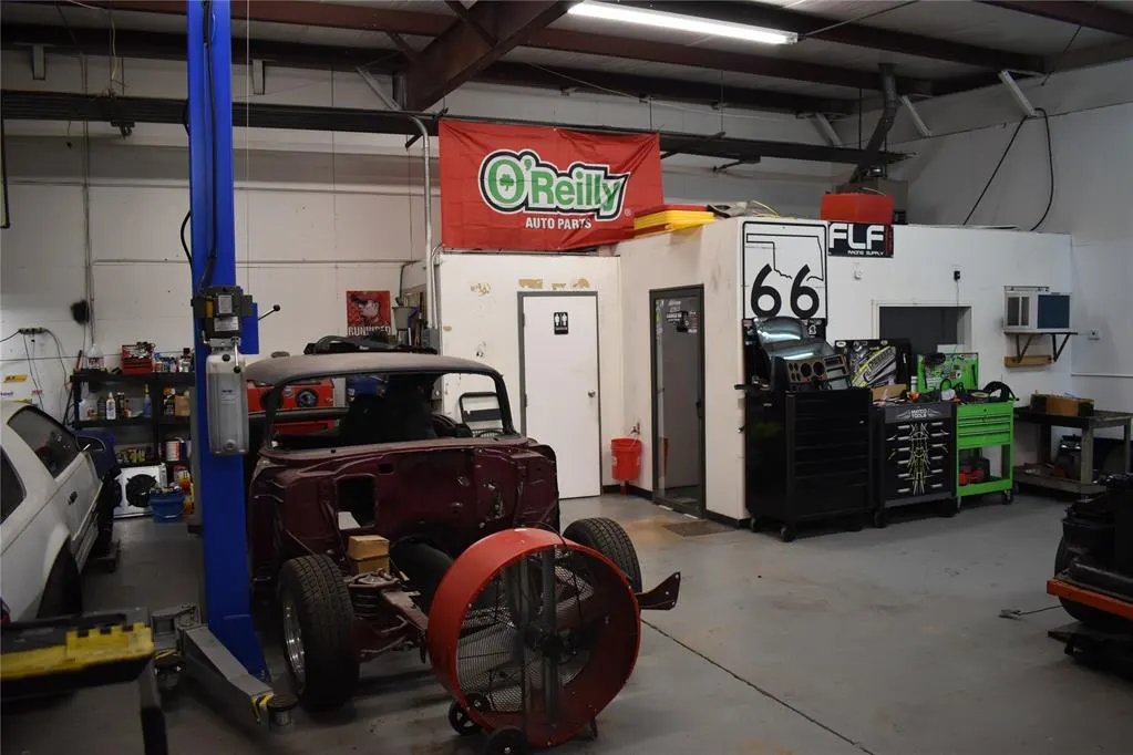 Photo 31 — 841 Industrial Drive, Yukon, OK 73099