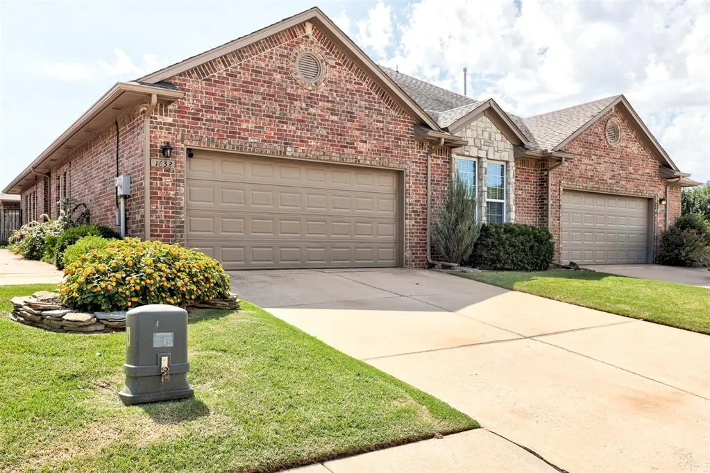 Front exterior — 1632 Laurel Place, Edmond, OK 73003