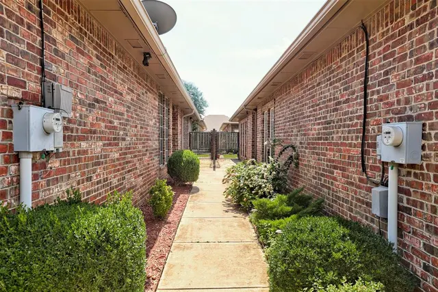 Photo 2 — 1632 Laurel Place, Edmond, OK 73003
