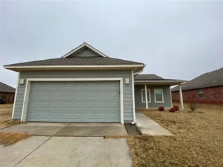 Sold home at 809 Lakeview Drive