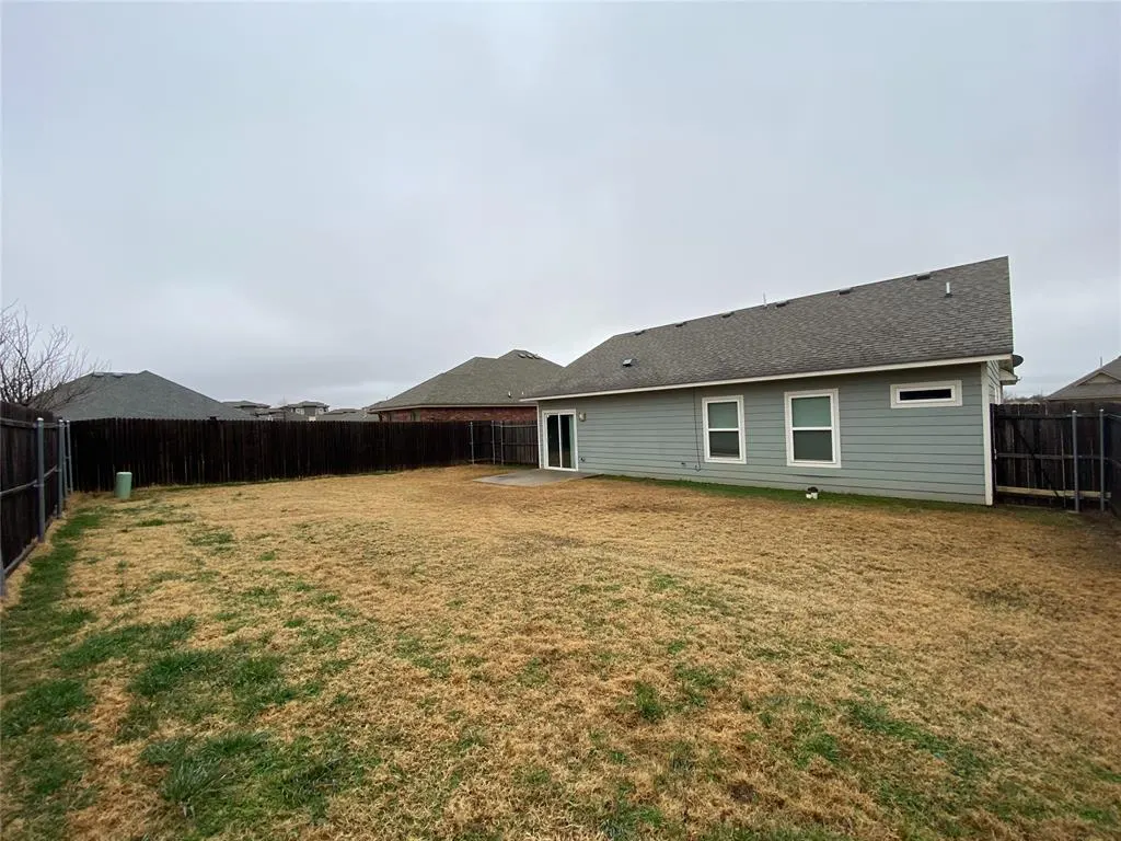 Photo 16 — 809 Lakeview Drive, Moore, OK 73160