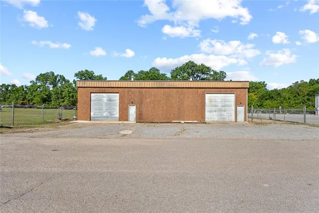 Photo 2 — 1500 S 14th Street, Clinton, OK 73601