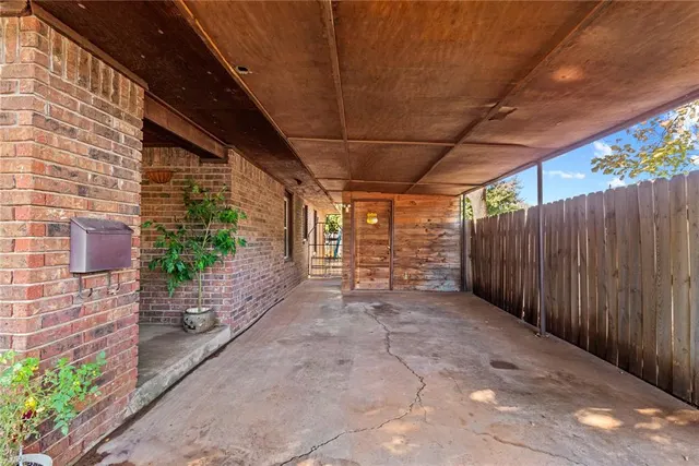Photo 2 — 1511 Avant, Clinton, OK 73601