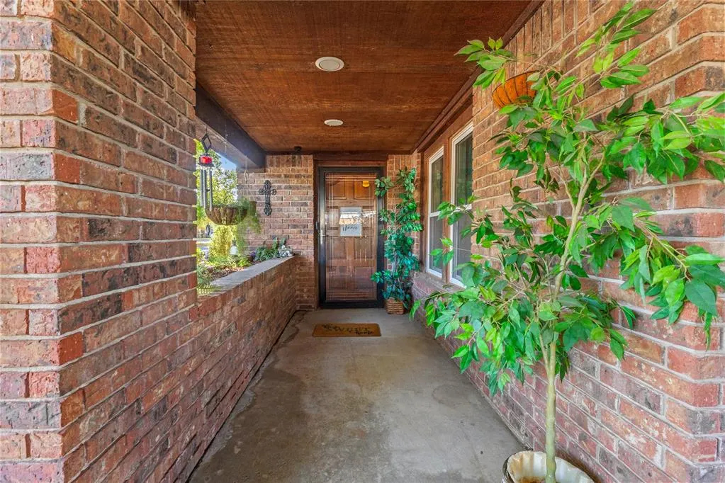 Photo 3 — 1511 Avant, Clinton, OK 73601
