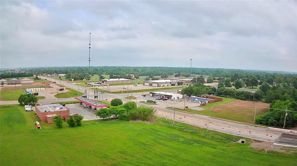 Photo 8 — 1724 W West Highway 152 Highway, Mustang, OK 73064