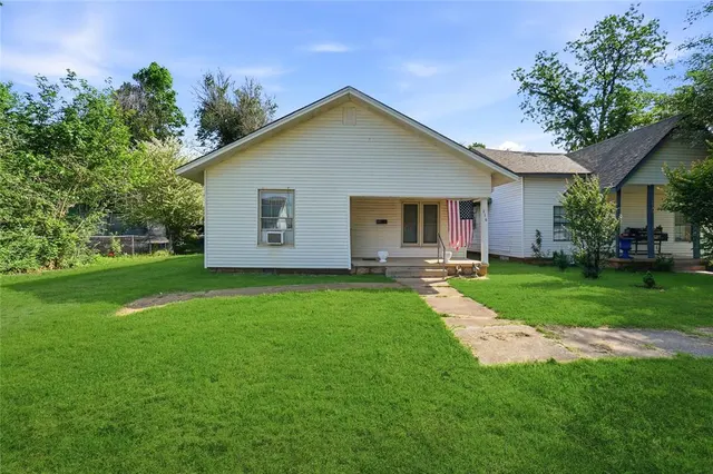 Photo 2 — 116 N Elm Street, Pauls Valley, OK 73075