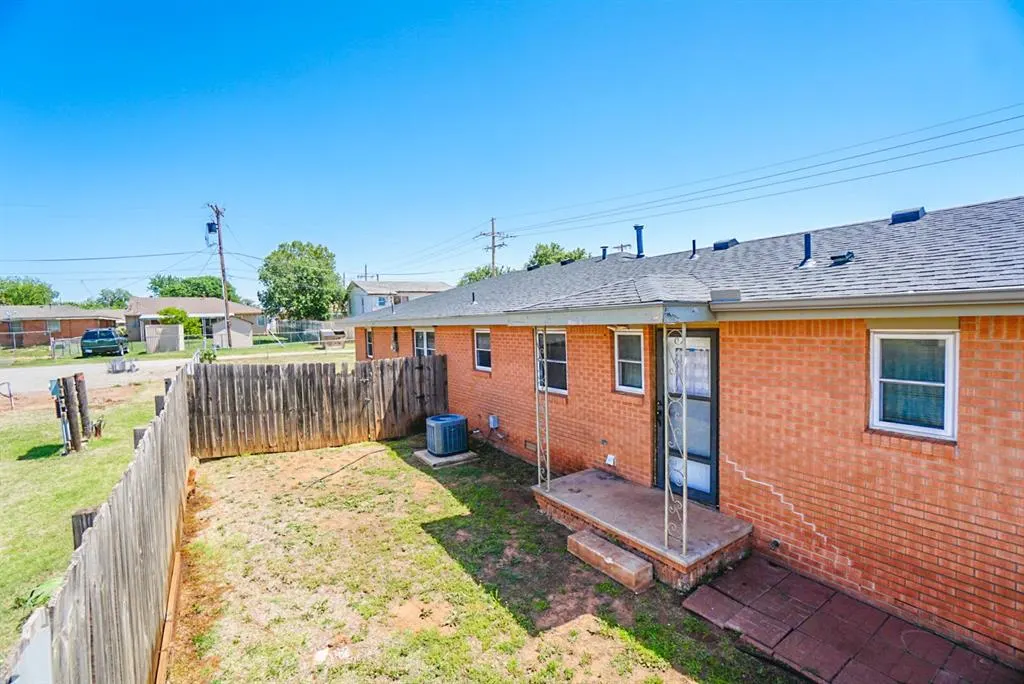 Photo 25 — 1909 W Modelle Avenue, Clinton, OK 73601