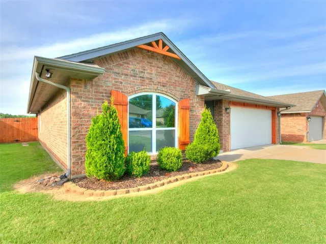 Photo 2 — 524 Talon Drive, Norman, OK 73072