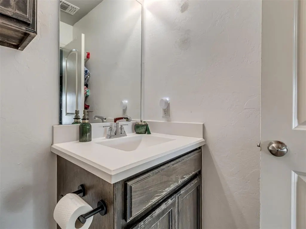 Photo 11 — 15120 Nightshade Drive, Oklahoma City, OK 73170