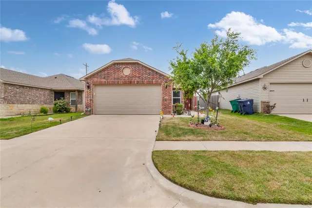 Photo 2 — 11625 Jude Way, Yukon, OK 73099