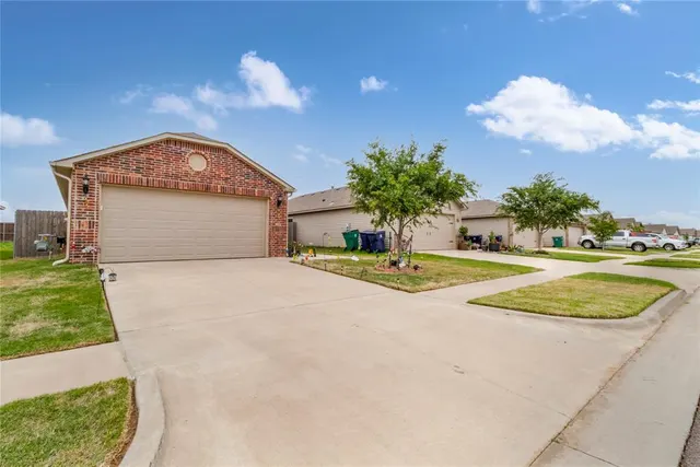 Photo 3 — 11625 Jude Way, Yukon, OK 73099