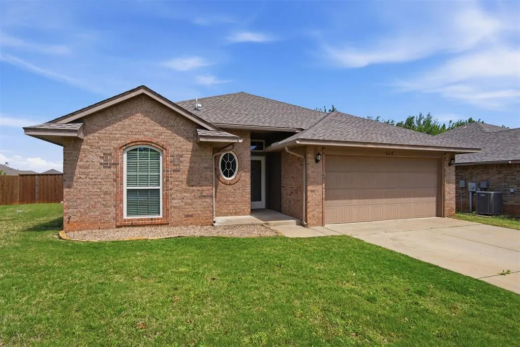 Front exterior — 628 Inverleith Circle, Yukon, OK 73099