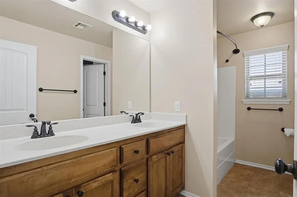 Photo 12 — 628 Inverleith Circle, Yukon, OK 73099