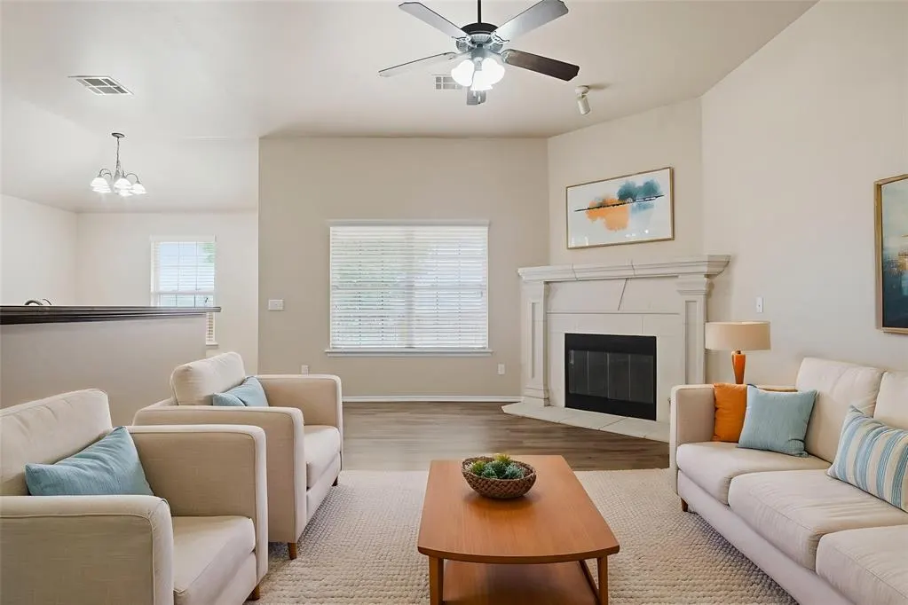 Photo 3 — 628 Inverleith Circle, Yukon, OK 73099