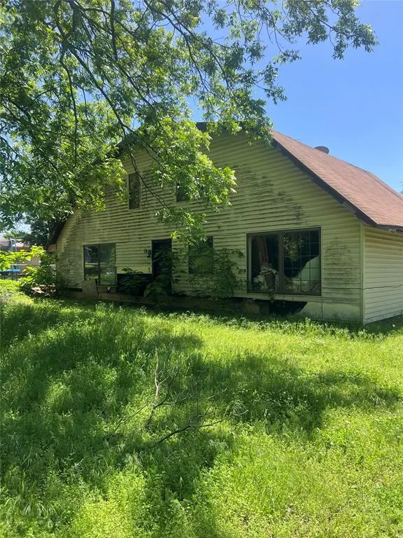 Photo 2 — 12 W Grant Street, Agra, OK 74824