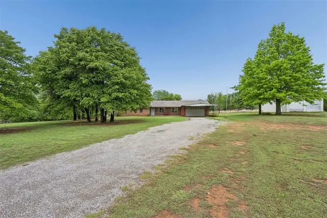 Photo 2 — 13979 State Highway 76, Lindsay, OK 73052