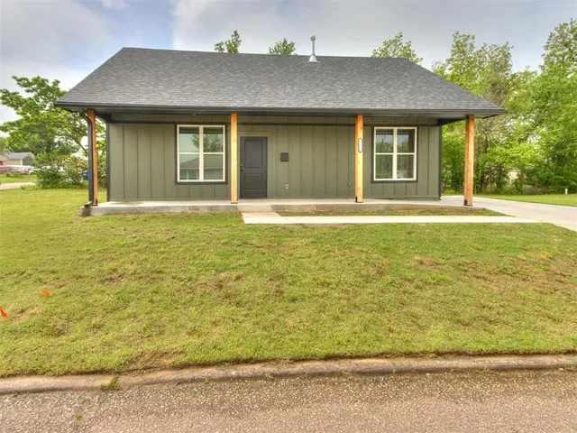 Photo 2 — 605 W Franklin Street, Shawnee, OK 74804