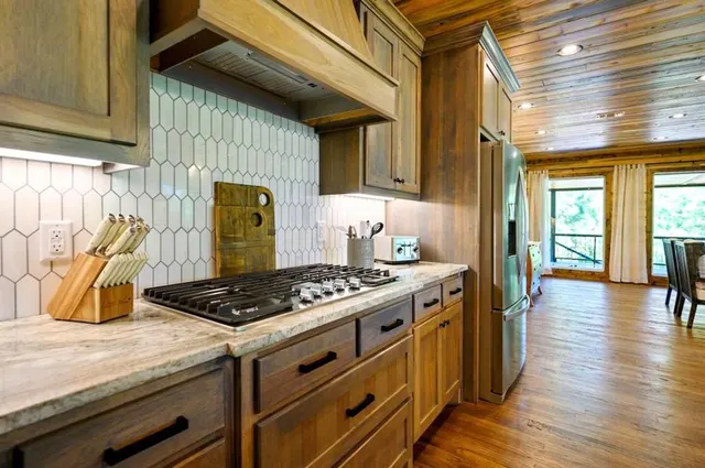 Photo 6 — 1700 Pine Hills Road, Broken Bow, OK 74728