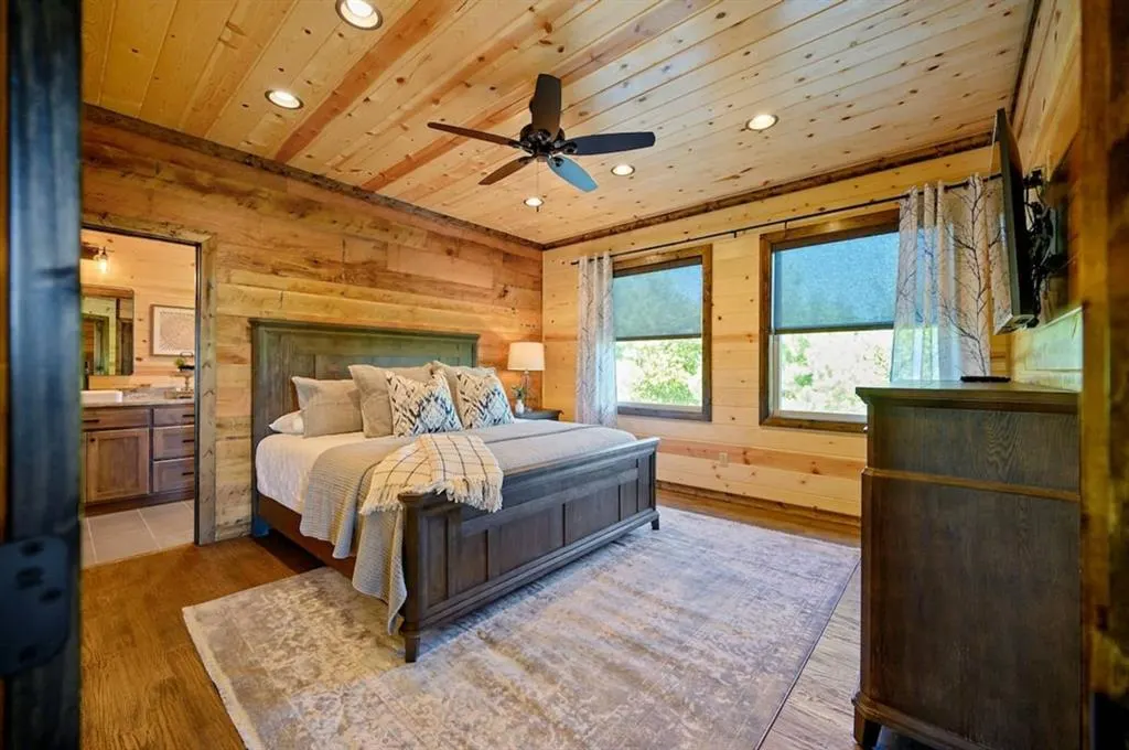 Photo 8 — 1700 Pine Hills Road, Broken Bow, OK 74728