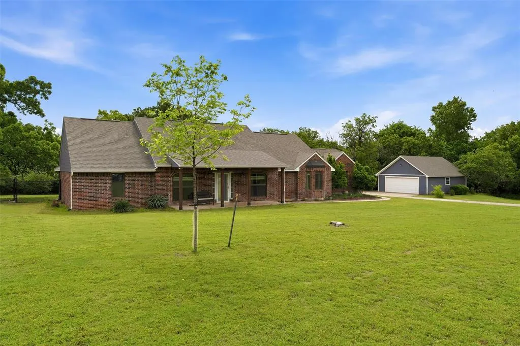Photo 2 — 10000 Hunters Way, Edmond, OK 73034
