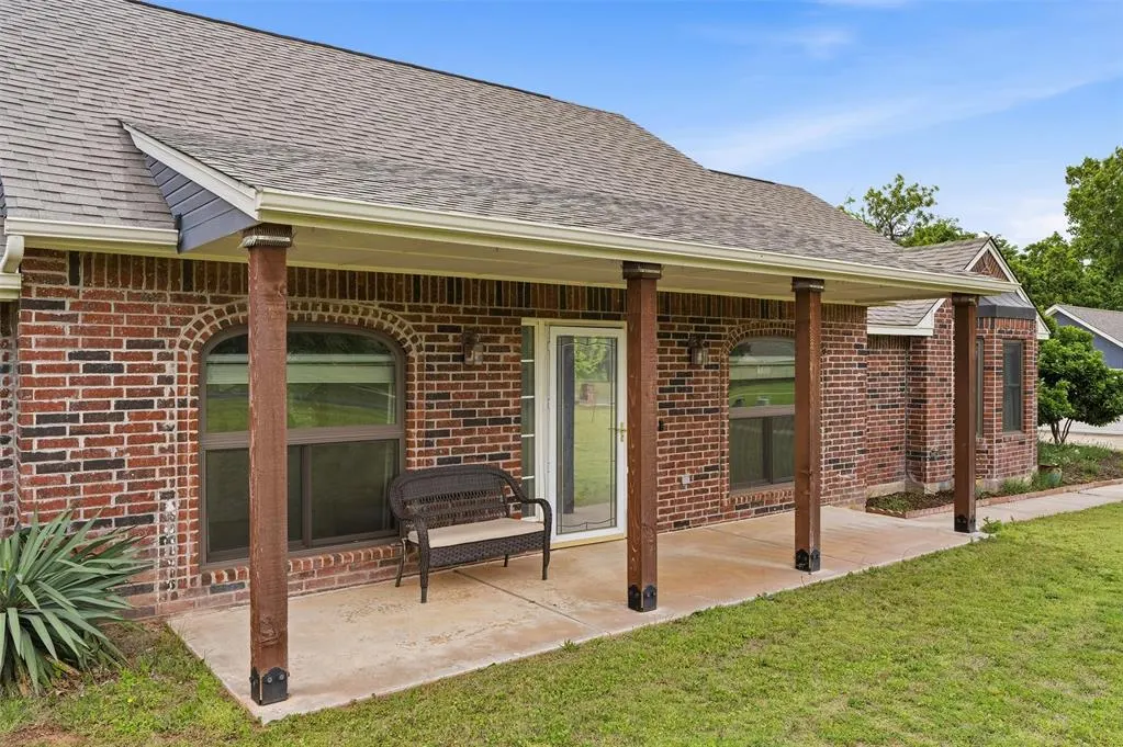 Photo 3 — 10000 Hunters Way, Edmond, OK 73034
