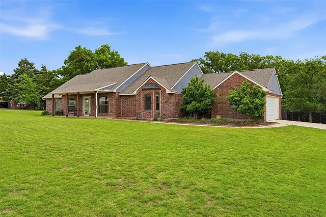 Photo 4 — 10000 Hunters Way, Edmond, OK 73034