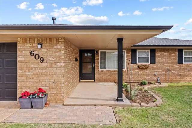 Photo 3 — 609 W 10th Street, Cordell, OK 73632