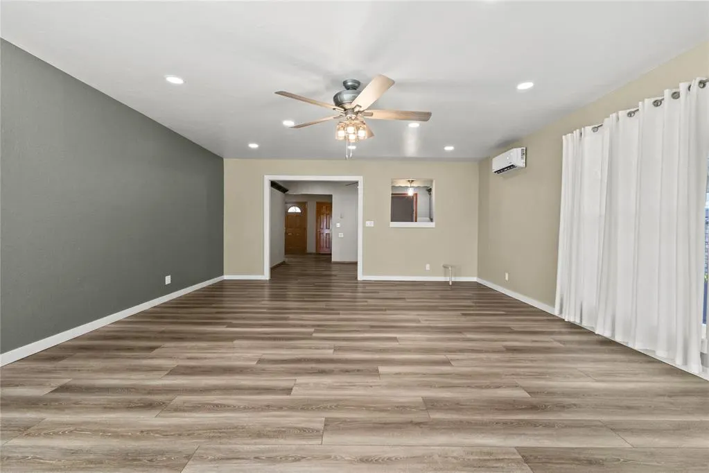 Photo 11 — 609 W 10th Street, Cordell, OK 73632