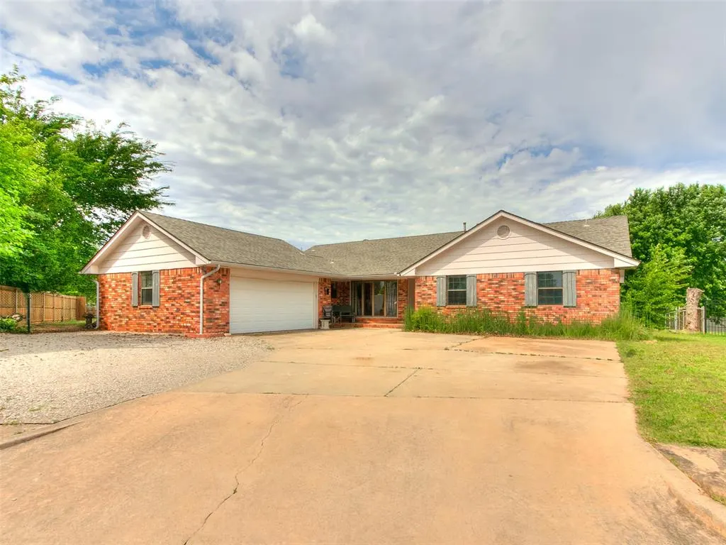 Photo 2 — 2202 Ashland Court, Norman, OK 73071