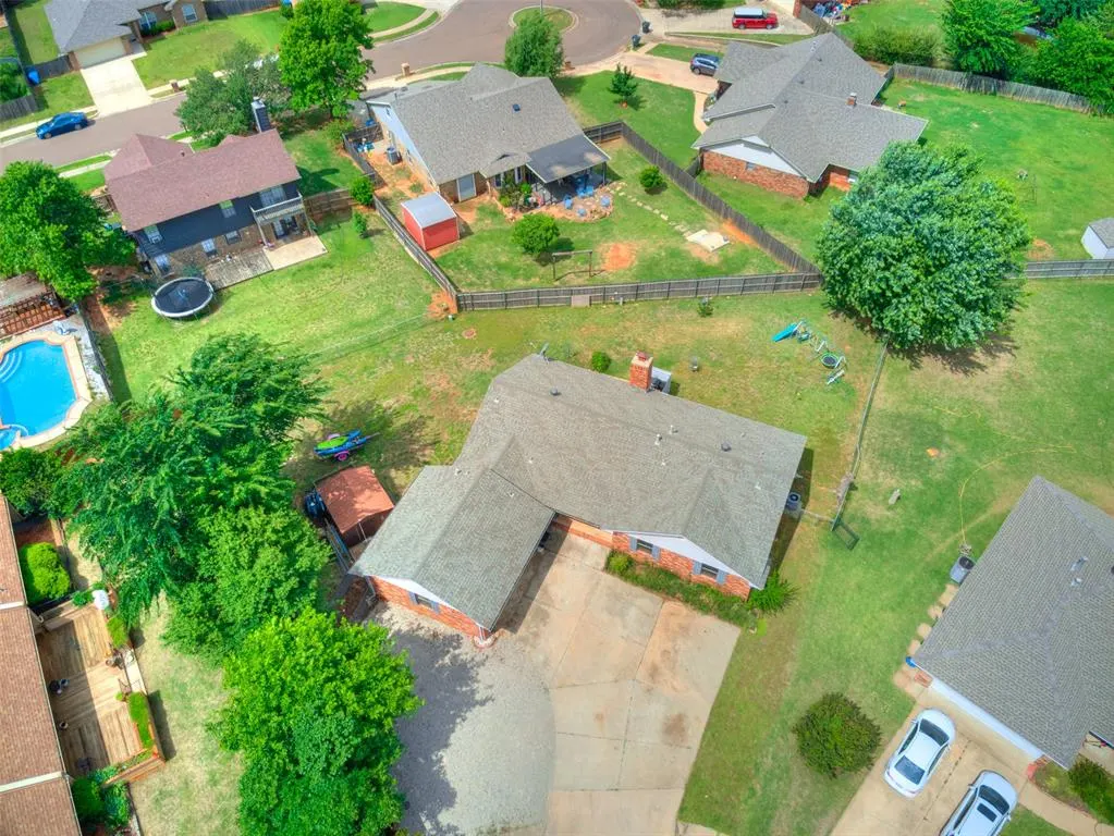 Photo 6 — 2202 Ashland Court, Norman, OK 73071