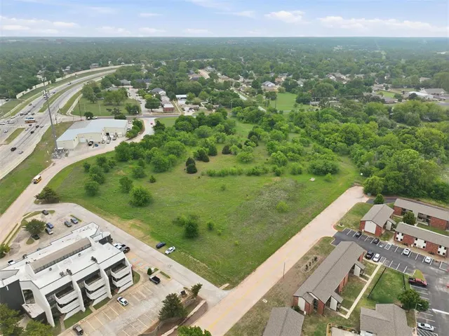 Photo 4 — 1 SW Van Buren Street, Norman, OK 73072