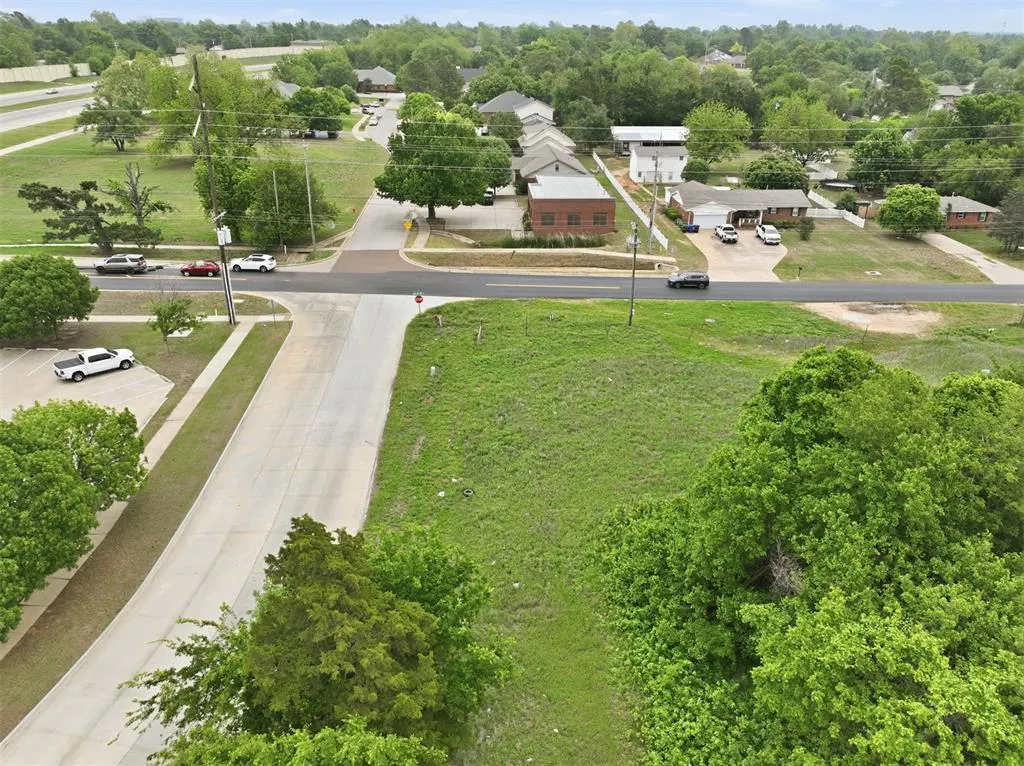 Photo 15 — 1 SW Van Buren Street, Norman, OK 73072