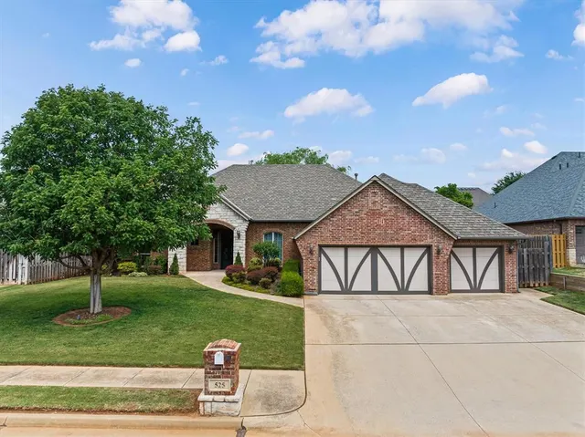 Front exterior — 525 Celtic Court, Edmond, OK 73025