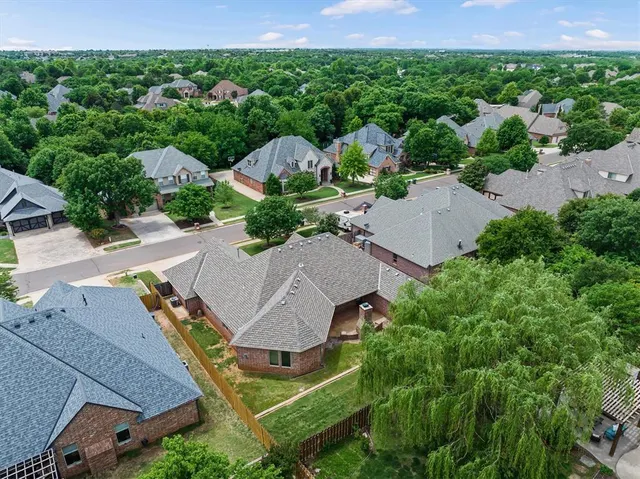Photo 2 — 525 Celtic Court, Edmond, OK 73025