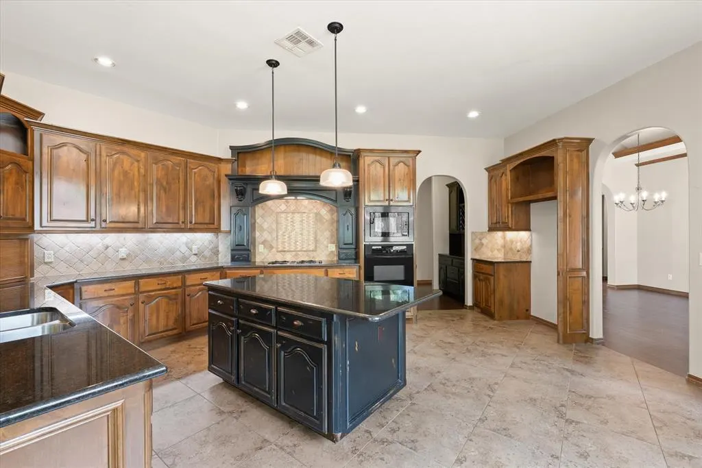 Photo 11 — 525 Celtic Court, Edmond, OK 73025