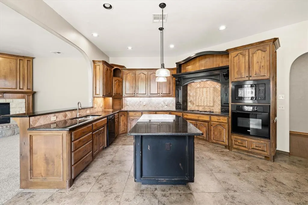 Photo 12 — 525 Celtic Court, Edmond, OK 73025