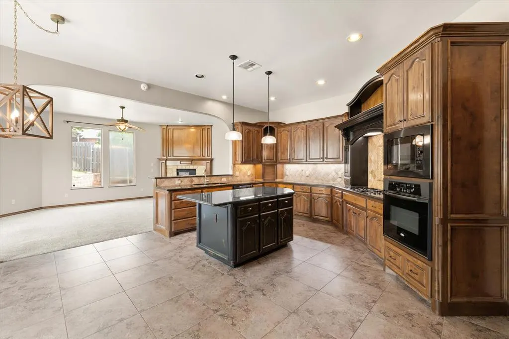 Photo 14 — 525 Celtic Court, Edmond, OK 73025