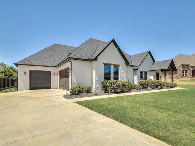 Photo 2 — 10609 Quail Reserve Road, Oklahoma City, OK 73173