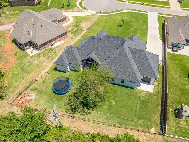 Photo 5 — 10609 Quail Reserve Road, Oklahoma City, OK 73173
