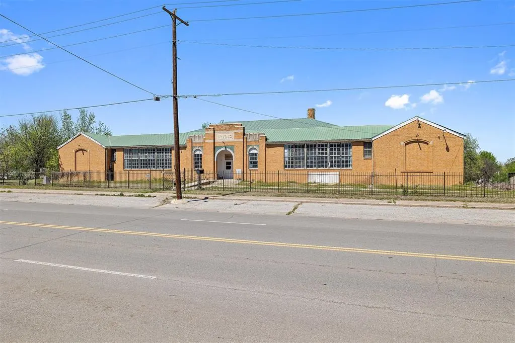 Photo 2 — 100 E Foreman Street, El Reno, OK 73036