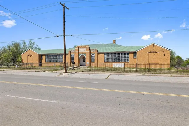 Photo 2 — 100 E Foreman Street, El Reno, OK 73036