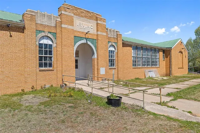 Photo 4 — 100 E Foreman Street, El Reno, OK 73036